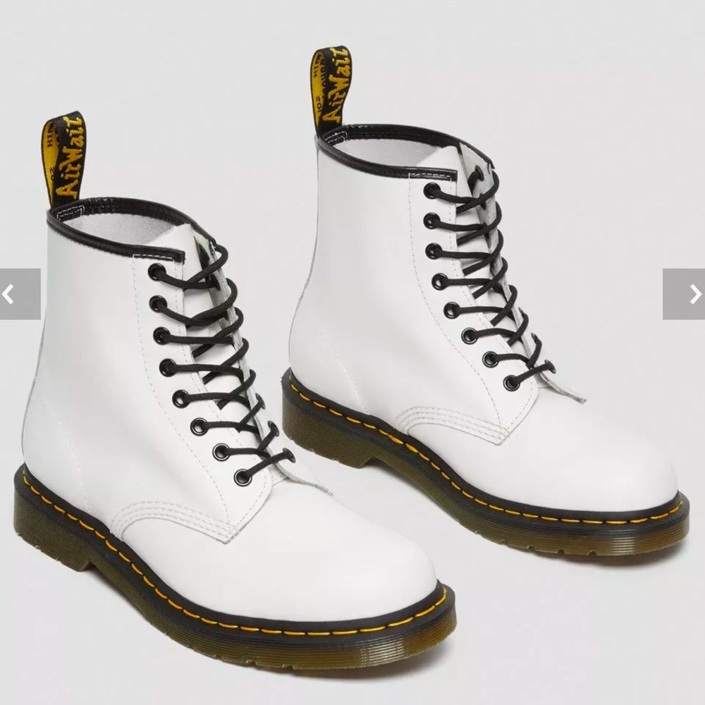 NWT Dr. Martens White Boots - 1460 SMOOTH LEATHER LACE UP BOOTS